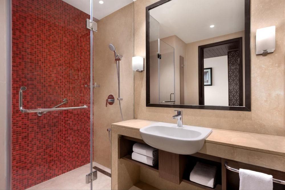 Ramada By Wyndham Lucknow Hotel And Convention Center Exterior photo