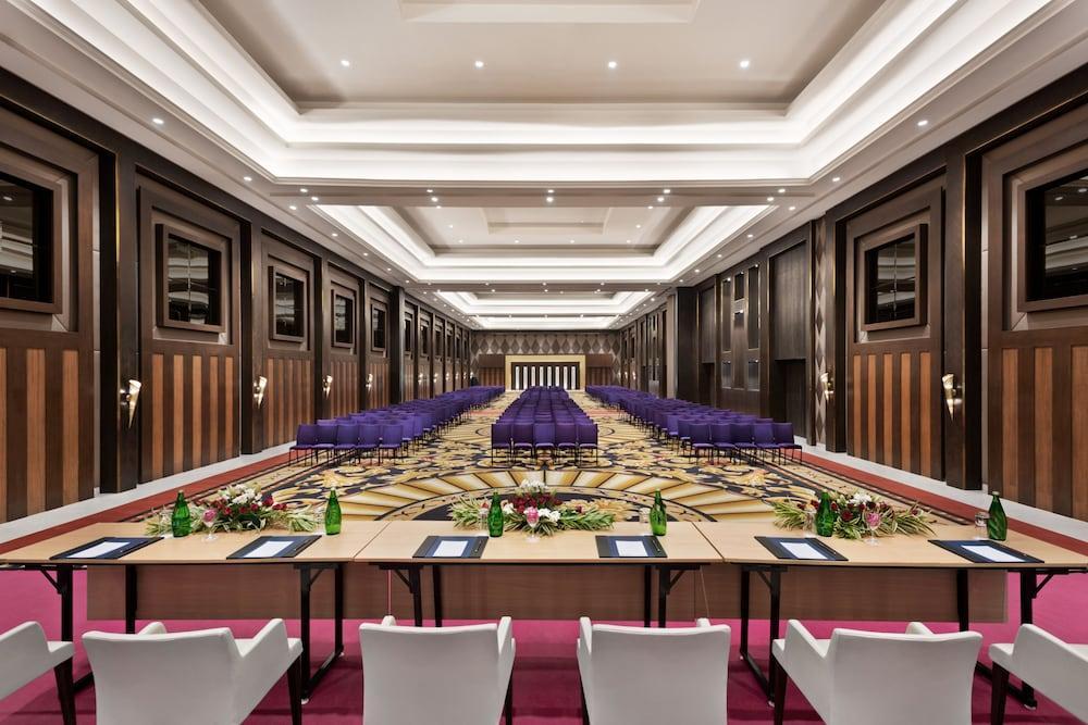 Ramada By Wyndham Lucknow Hotel And Convention Center Exterior photo