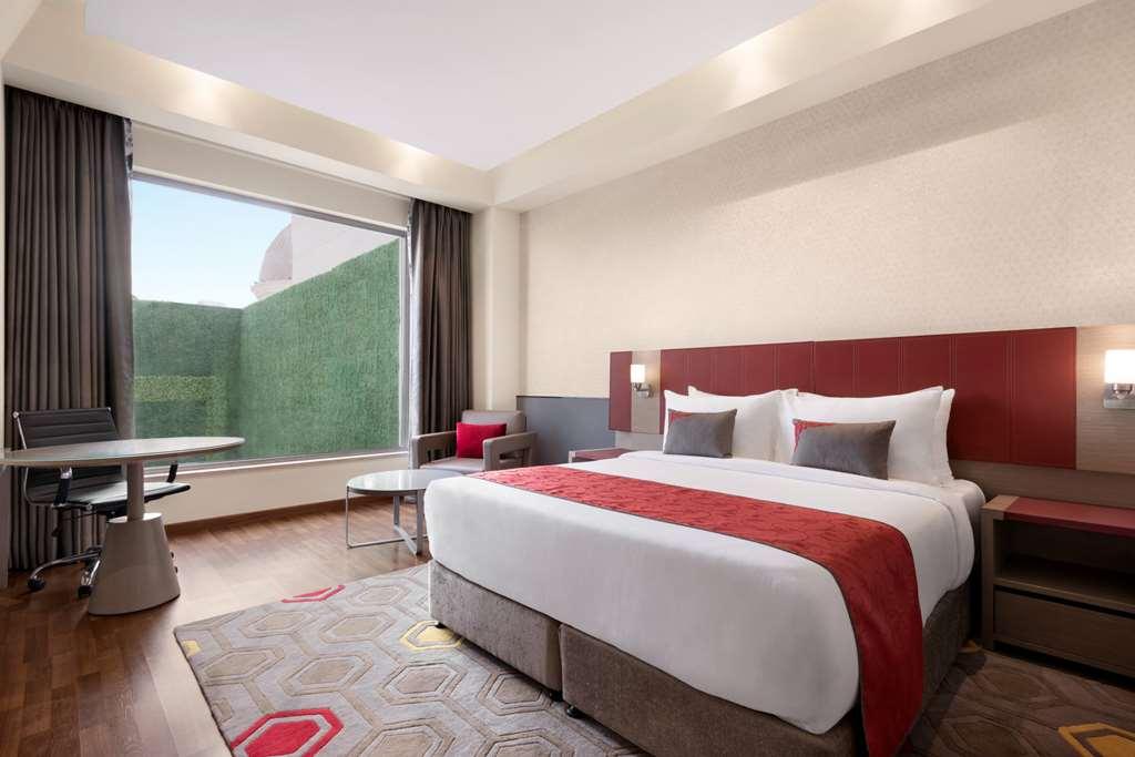 Ramada By Wyndham Lucknow Hotel And Convention Center Room photo