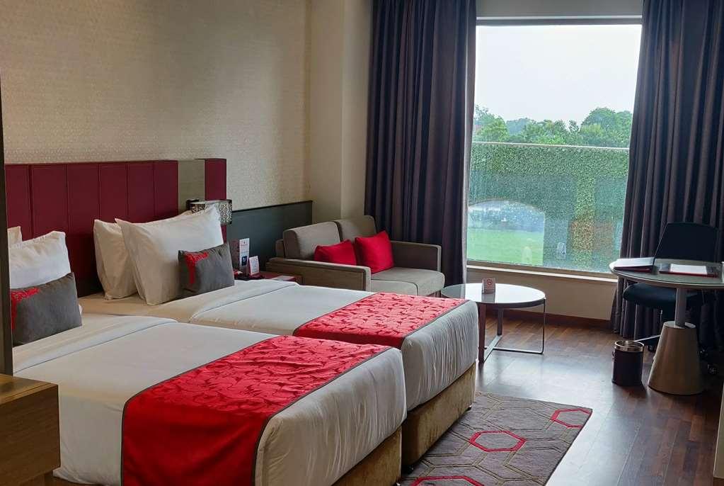 Ramada By Wyndham Lucknow Hotel And Convention Center Room photo